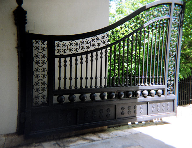large iron gate - mediterrania iron